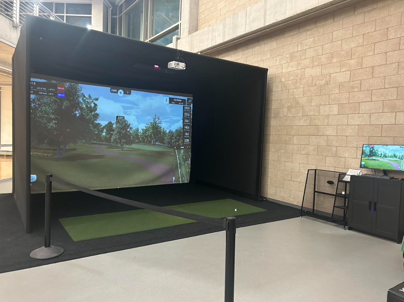 Look Out Fore the HUB’s Brand-New Golf Simulator